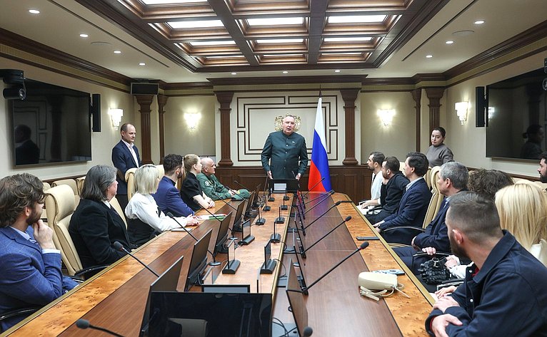 Дмитрий Рогозин встретился со съемочной группой художественного фильма «СВОИ. Баллада о войне» и музыкальным коллективом «Звездный десант»