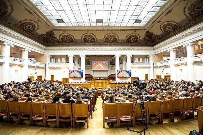 Андрей Хапочкин на Всероссийском форуме «Патриот» в Санкт-Петербурге выступил на тему патриотического воспитания детей и молодежи