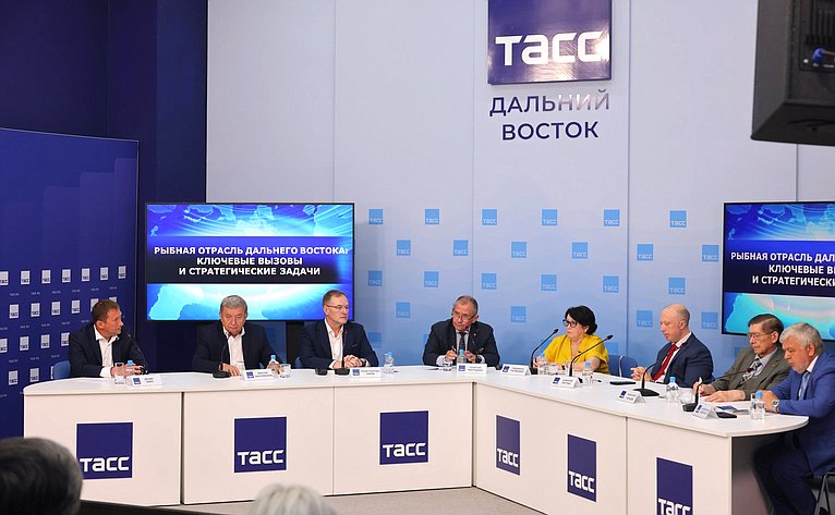 Людмила Талабаева приняла участие в круглом столе, посвящённом развитию рыбохозяйственного комплекса Дальнего Востока