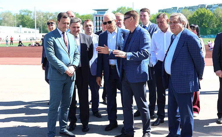 В ходе поездки сенаторы РФ побывали на стадионе «Торпедо», где в планах строительство универсального спортзала и реконструкция водноспортивной базы «Олимпия» в Энгельсе