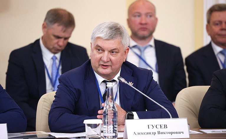 Встреча Председателя СФ Валентины Матвиенко и Председателя Совета Республики Национального собрания Республики Беларусь Натальи Кочановой с руководителями органов государственной власти субъектов Российской Федерации и регионов Республики Беларусь
