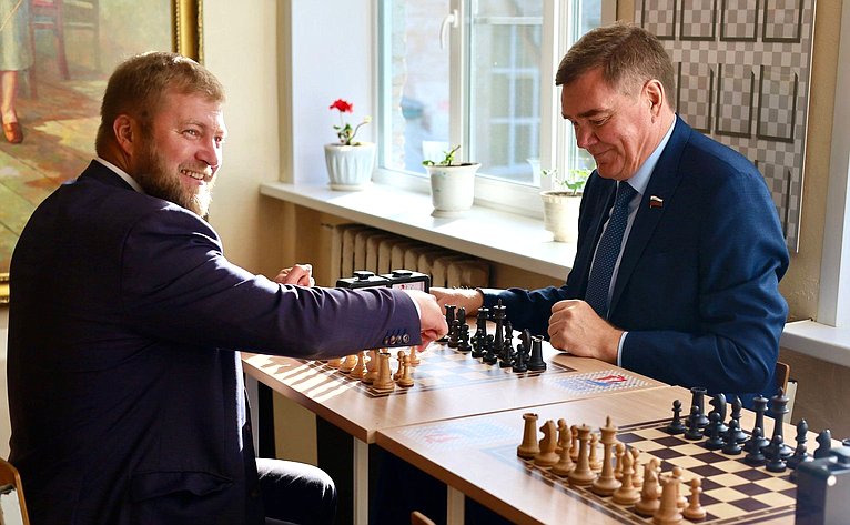 Александр Савин посетил Центр хлудневской игрушки в поселке Думиничи Калужской области
