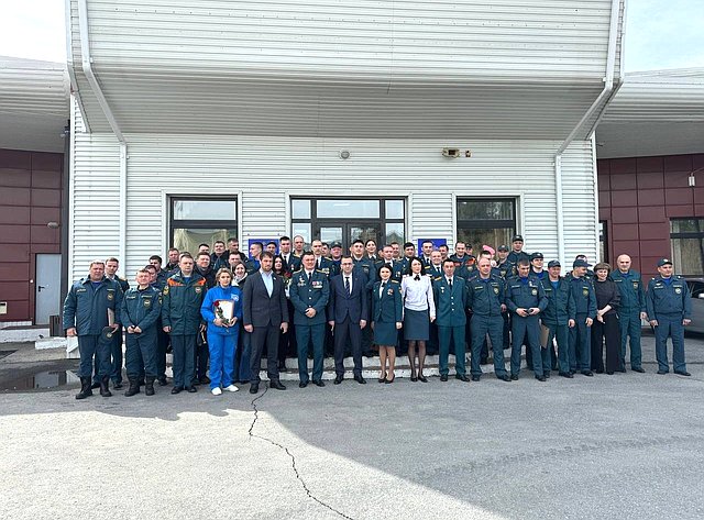 Эдуард Исаков в преддверии 375-й годовщины пожарной охраны России посетил 7-й пожарно-спасательный отряд города Ханты-Мансийска