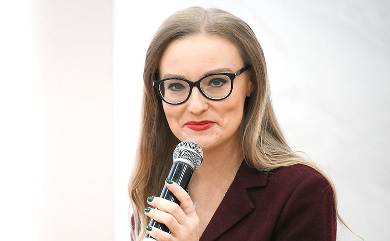 Торжественное открытие трека «Женский взгляд». Мероприятие проходит в рамках XVI Международного экономического форума «Россия – Исламский мир: KazanForum» (фото Международная медиагруппа «Россия сегодня»)