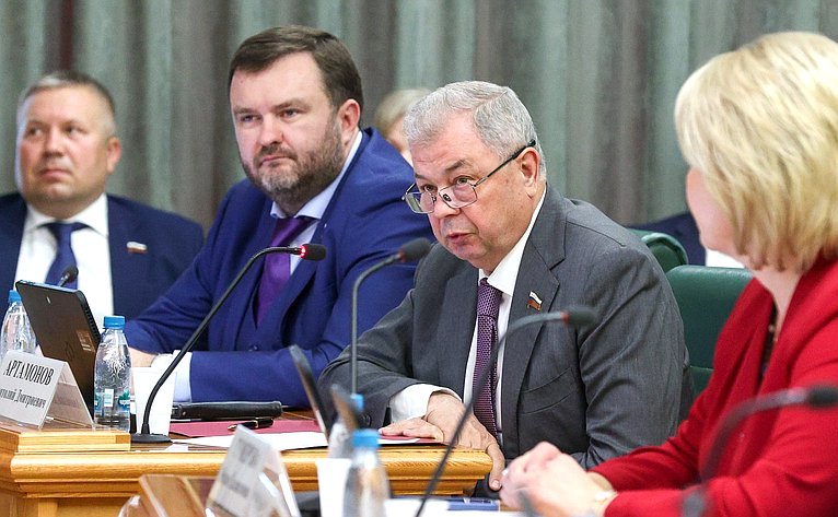 Встреча сенаторов Российской Федерации с Министром экономического развития РФ Максимом Решетниковым в формате «Открытого диалога»