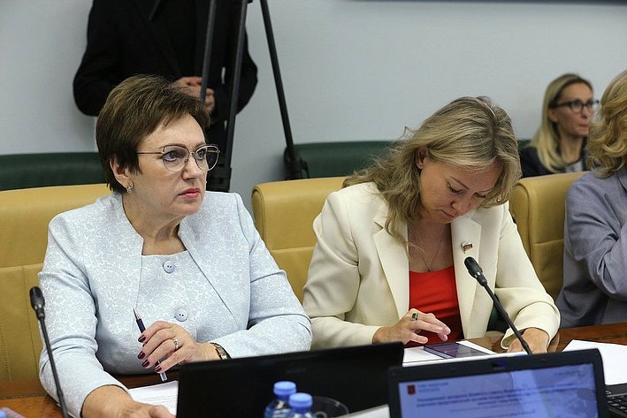 Оксана Хлякина представила закон, который расширяет права инвалидов по зрению
