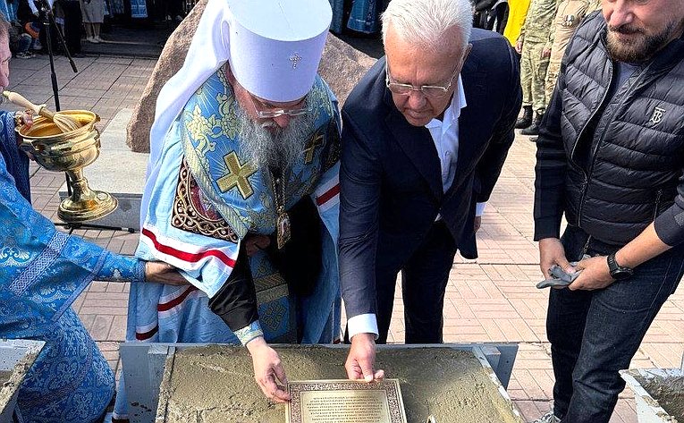 Александр Усс принял участие в торжественных мероприятиях в день установления краеугольного камня кафедрального собора Рождества Пресвятой Богородицы