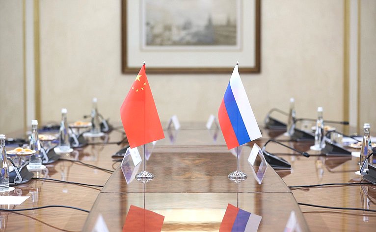 Валентина Матвиенко провела встречу с Председателем Постоянного комитета Всекитайского собрания народных представителей КНР Чжао Лэцзи