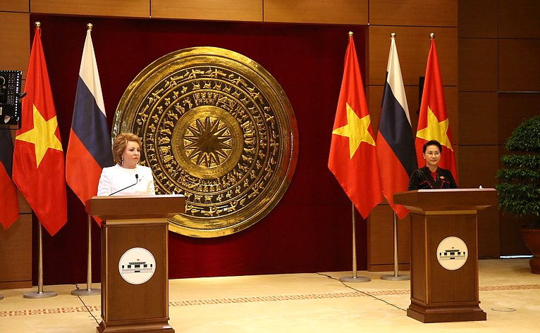 Брифинг Председателя Совета Федерации и Председателя Национального собрания Социалистической Республики Вьетнам