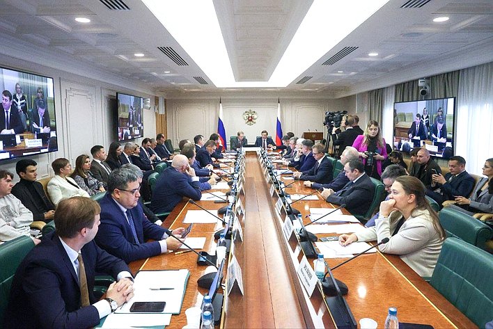 Встреча сенаторов с генеральным директором и председателем правления ПАО «Аэрофлот – Российские авиалинии» Сергеем Александровским