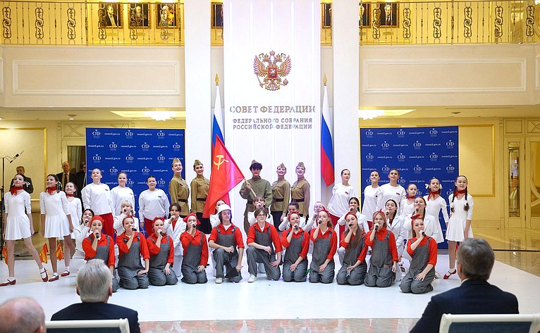 Торжественное открытие патриотической выставки архивных фотографий о блокаде Ленинграда времен 1941–1944 годов «Помните! Через века, через года,-помните!»