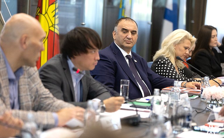 Мохмад Ахмадов принял участие в расширенном заседании Комитета Государственной Думы по туризму и развитию туристической инфраструктуры