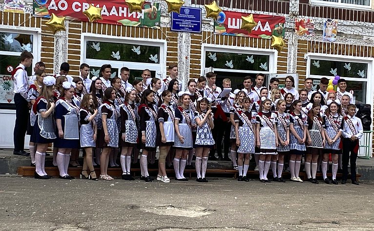 Праздник «Последний звонок» в школе № 4 г. Маркса