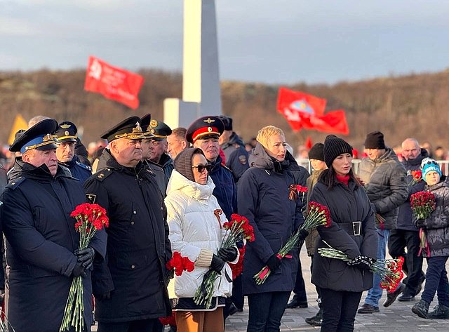 Татьяна Сахарова и Елена Дягилева приняли участие в торжественном мероприятии «Помним! Гордимся!», посвящённом 80-летию разгрома немецко-фашистских войск в Заполярье