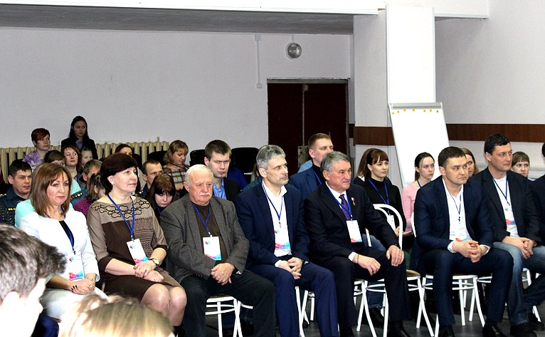 Юрий Воробьев принял участие в молодёжном форуме «Мы – будущее страны»