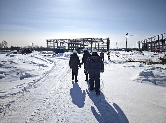 Андрей Хапочкин посетил строительную площадку нового автобусного парка в Южно-Сахалинске