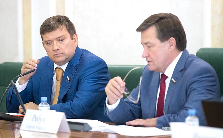 Н. Журавлев и С. Рябухин