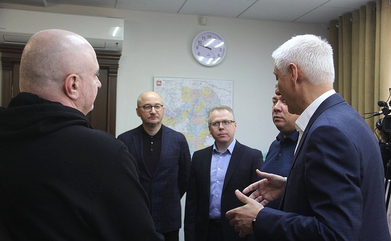 Сенаторы РФ посетили в Магнитогорске объекты промышленной и городской инфраструктуры