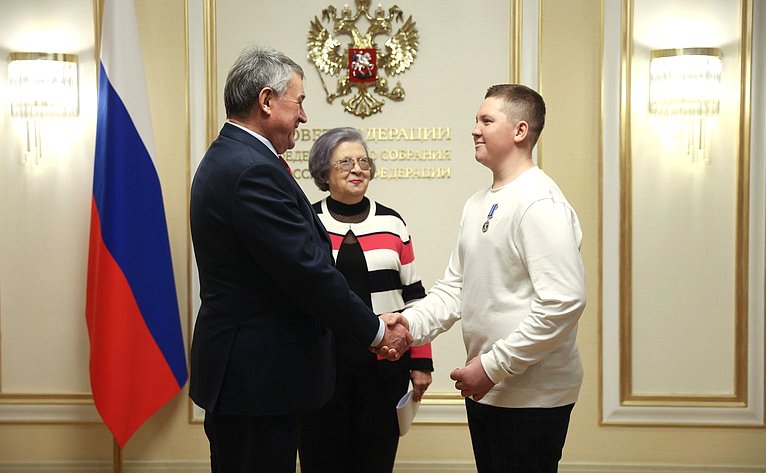 Церемония награждения юного героя из Приморского края