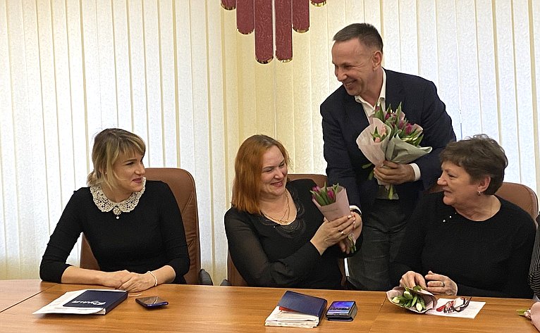 Олег Алексеев в ходе работы в регионе принял участие в заседании Общественного совета по вопросам семьи, материнства и детства