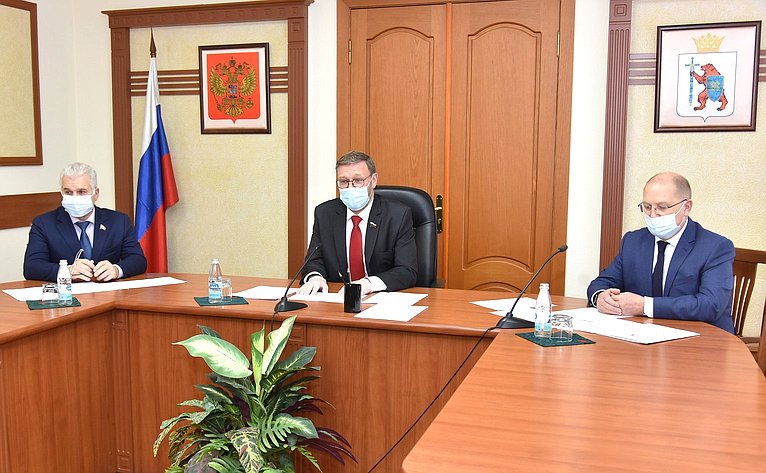 Константин Косачев в ходе работы в регионе провел встречу с главой региона Александром Евстифеевым