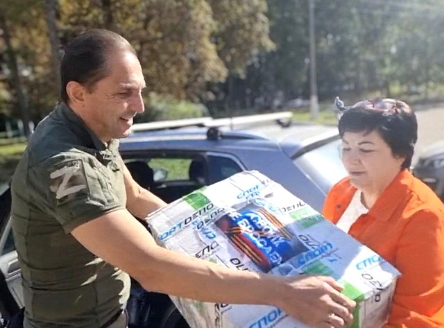 Андрей Хапочкин доставил гуманитарную помощь, собранную сахалинцами, в пункты временного размещения Курской и Белгородской областей