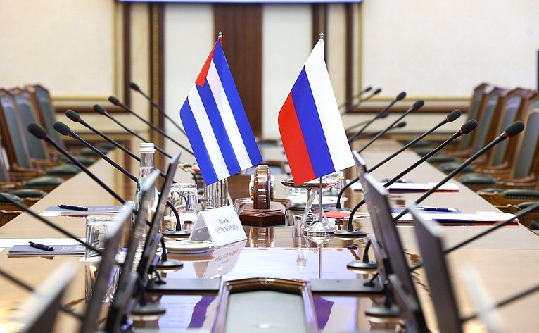 Встреча заместителя Председателя Совета Федерации Константина Косачева с Чрезвычайным и Полномочным Послом Республики Куба в РФ Хулио Антонио Гармендией Пеньей