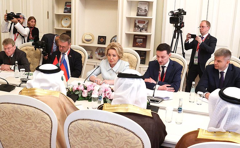 Валентина Матвиенко провела встречу с Председателем Федерального национального совета Объединенных Арабских Эмиратов Сакром Гоббашем