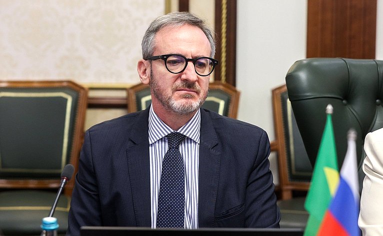 Сергей Рябухин провел встречу с делегацией Федерального сената Национального конгресса Федеративной Республики Бразилии. Делегацию возглавляет Эудосия Мария Оланда де Араужо Калдас