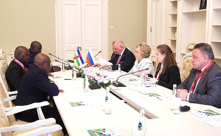 Валентина Матвиенко провела встречу с Председателем Национального собрания Центральноафриканской Республики Симплисом Матьё Саранджи