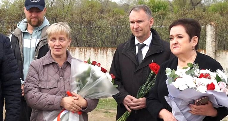 Лариса Мельник почтила память Героя России Владимира Чепы в Минусинске