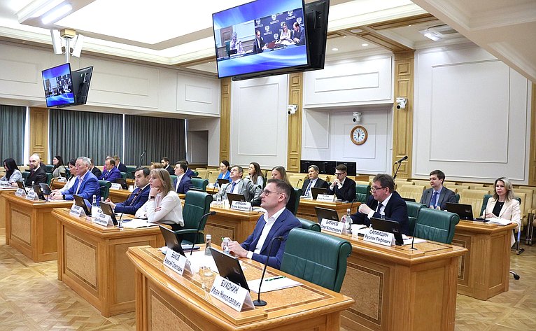 Совещание Комитета Совета Федерации по федеративному устройству, региональной политике, МСУ и делам Северана тему «Газификация и ее производные: газохимия и нефтехимия как драйвер роста экономики Дальневосточного федерального округа»