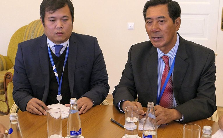 Встреча Н. Федорова с делегацией Лаоса