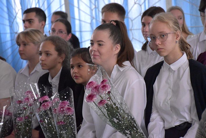 Екатерина Алтабаева поздравила педагогов и учеников школы №31 с 55-летием учебного заведения