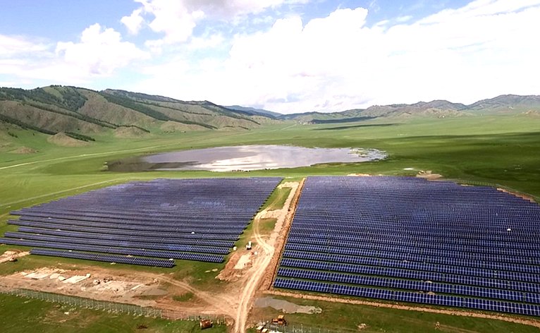 Первая в стране экологичная дизельно-солнечная станция в поселке Яйлю на Телецком озере