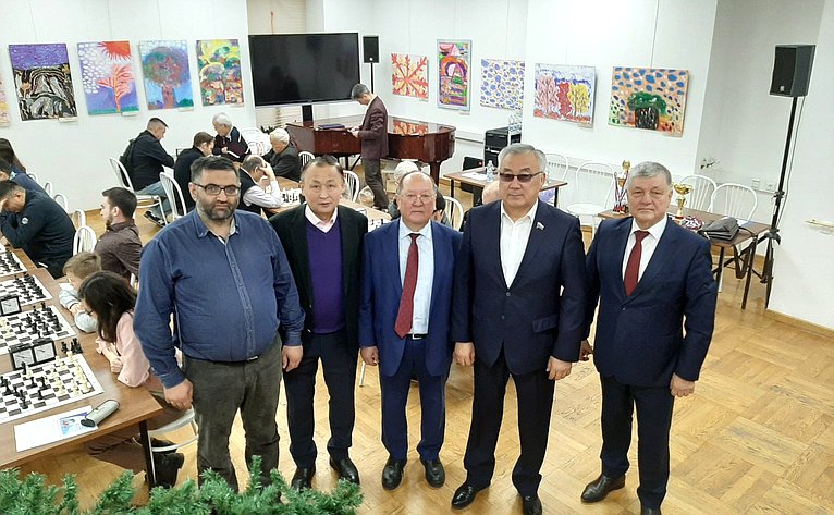 Баир Жамсуев принял участие в проведении турнира по шахматам памяти Героя России Алдара Цыденжапова