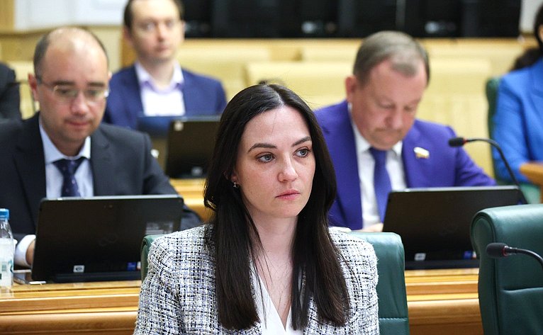 Совещание Комитета Совета Федерации по федеративному устройству, региональной политике, МСУ и делам Северана тему «Газификация и ее производные: газохимия и нефтехимия как драйвер роста экономики Дальневосточного федерального округа»