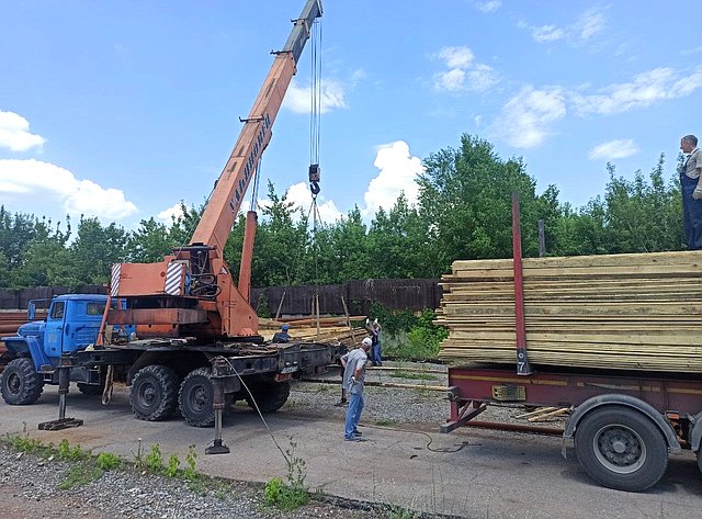 Российские регионы активно включились в работу по оказанию гуманитарной помощи лесоматериалами ДНР и ЛНР