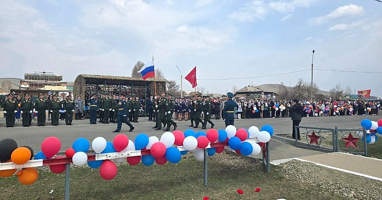 Баир Жамсуев принял участие в торжественных мероприятиях, посвященных 80-ой годовщине Великой Победы, в Могойтуйском муниципальном округе
