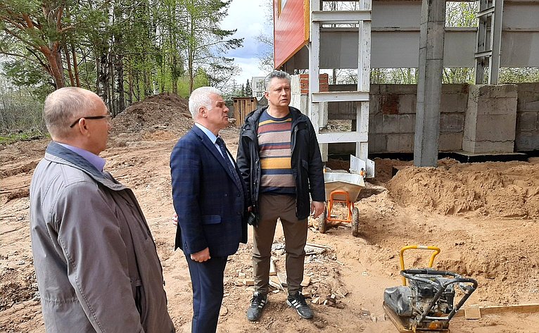Сергей Мартынов в ходе работы в регионе посетил строительство физкультурно-оздоровительного комплекса в Новом Торъяле
