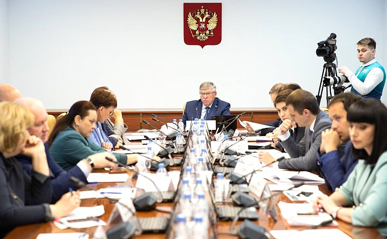 Расширенное заседание Комитета СФ по социальной политике с участием представителей Кемеровской области — Кузбасса