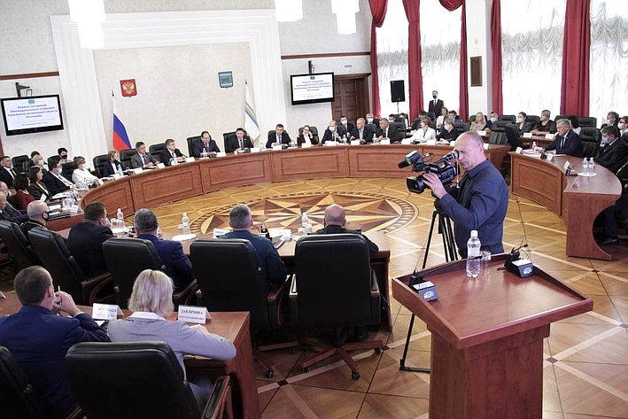 Юрий Валяев в рамках рабочей поездки в регион принял участие в заседании Законодательного Собрания VII созыва