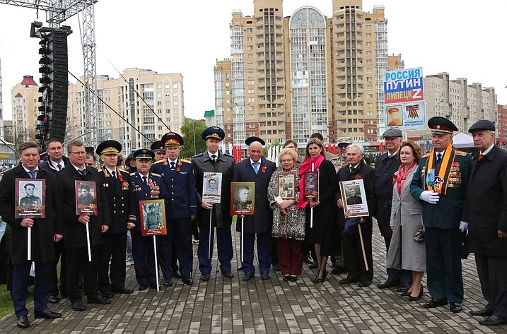 Оксана Хлякина приняла участие в праздничных мероприятиях, посвященных 77-летию годовщине Победы в Великой Отечественной войне