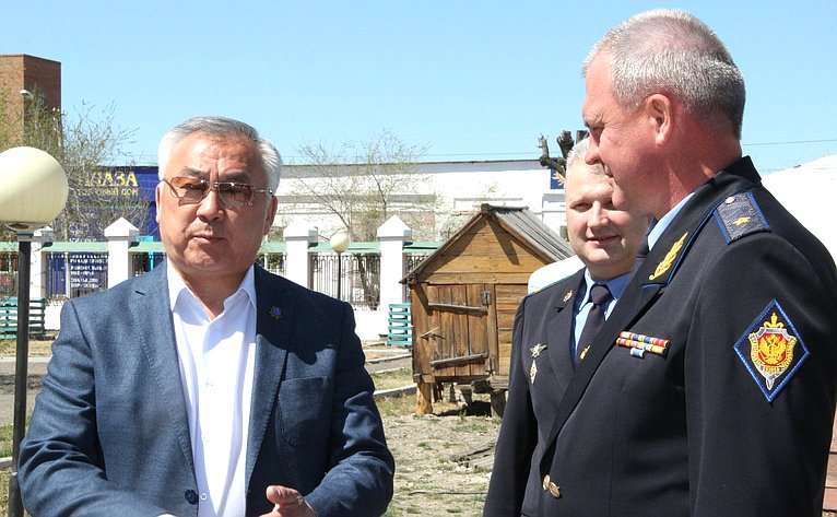 Баир Жамсуев провел совещание, в котором приняли участие начальник Пограничного управления ФСБ России по Забайкальскому краю