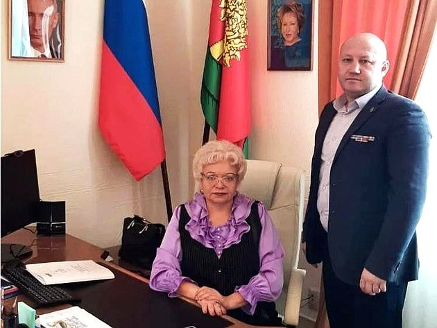 Оксана Хлякина в ходе рабочей поездки в субъект РФ провела встречу с представителями общественности региона