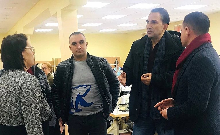 Андрей Хапочкин познакомил своих товарищей из регионального отделения «Боевое братство» с коллективом Сахалинского техникума сервиса