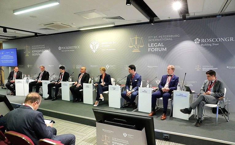Константин Косачев принял участие в работе Петербургского международного юридического форума «ПМЮФ-2023»