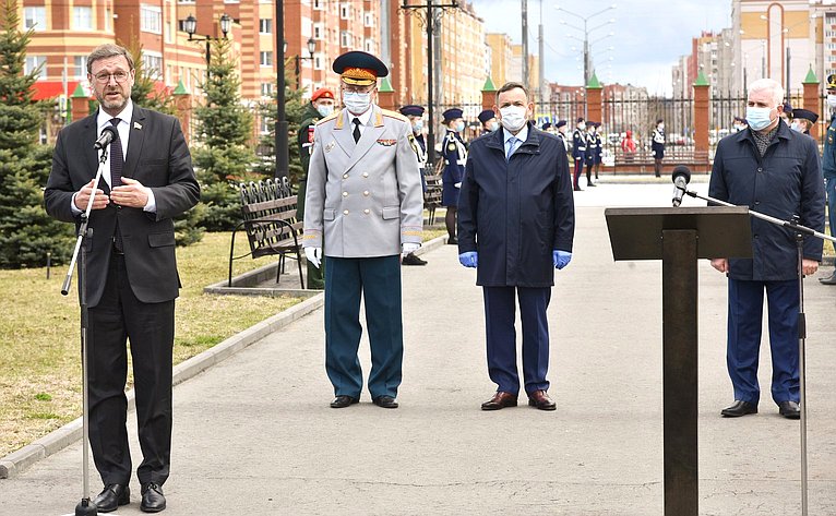 Константин Косачев выступил на церемонии открытия памятника «Пожарным и спасателям – героям мирного времени»
