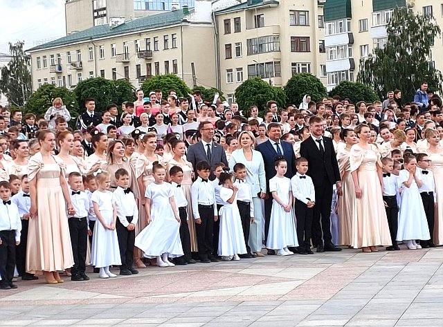Николай Владимиров принял участие в «Бале выпускников-2023» для воспитанников детских садов г. Чебоксары