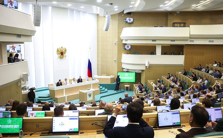 Пленарное заседание Второго Форума тружеников села